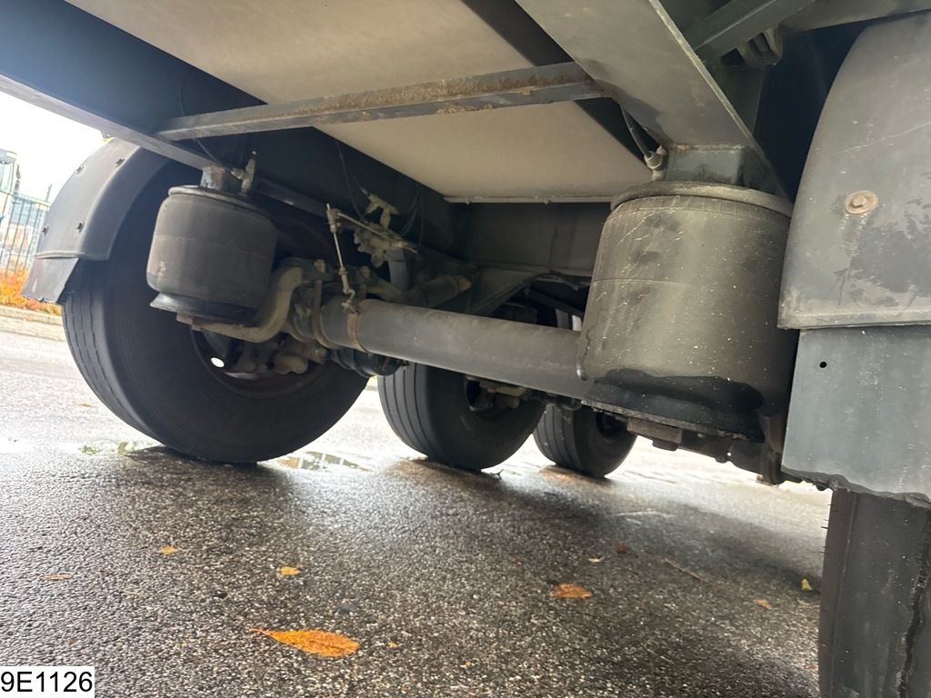 Fruehauf Tautliner Lift axle