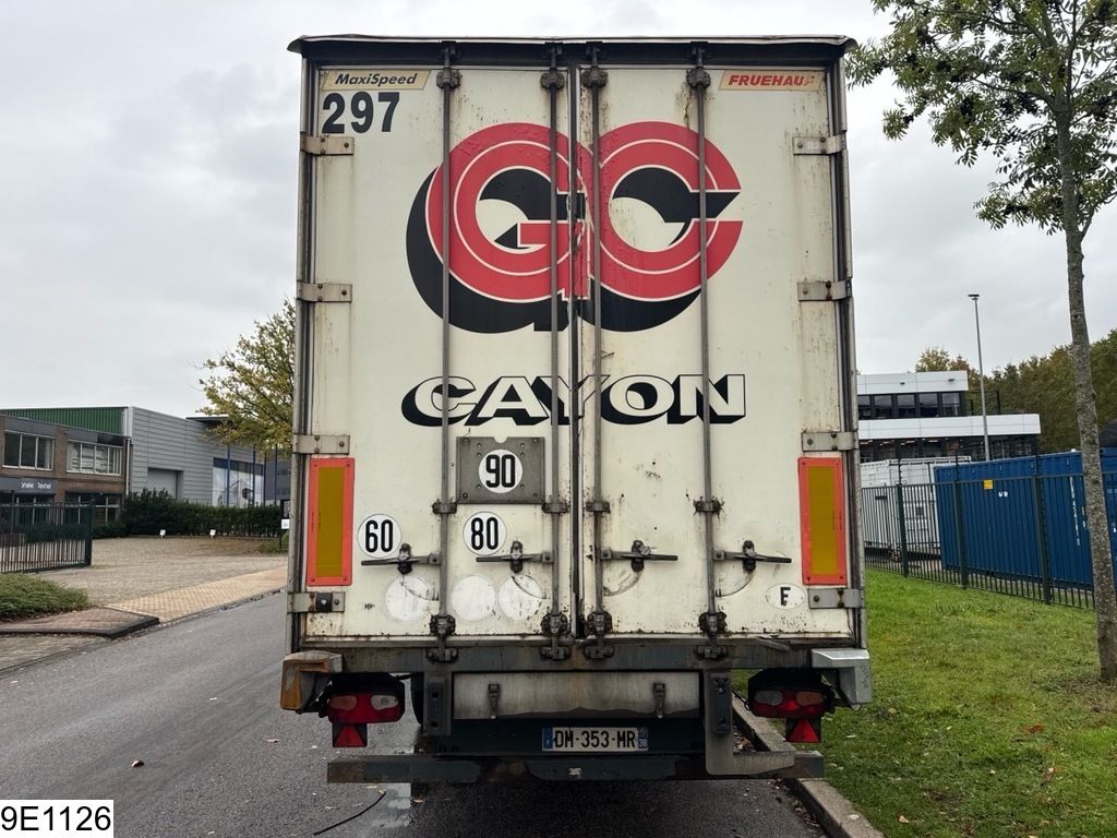 Fruehauf Tautliner Lift axle