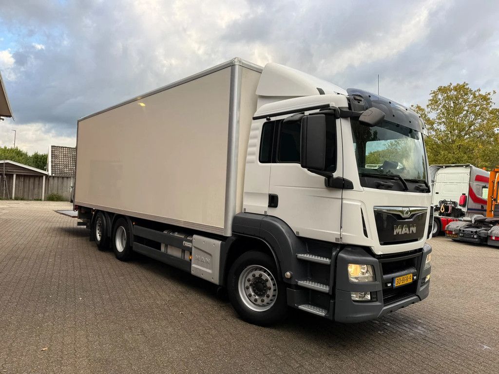 MAN TGS 26.320 Koffer Stuuras AHK 3000KG LBW 357.287KM! NL Truck APK/TUV 05-2027