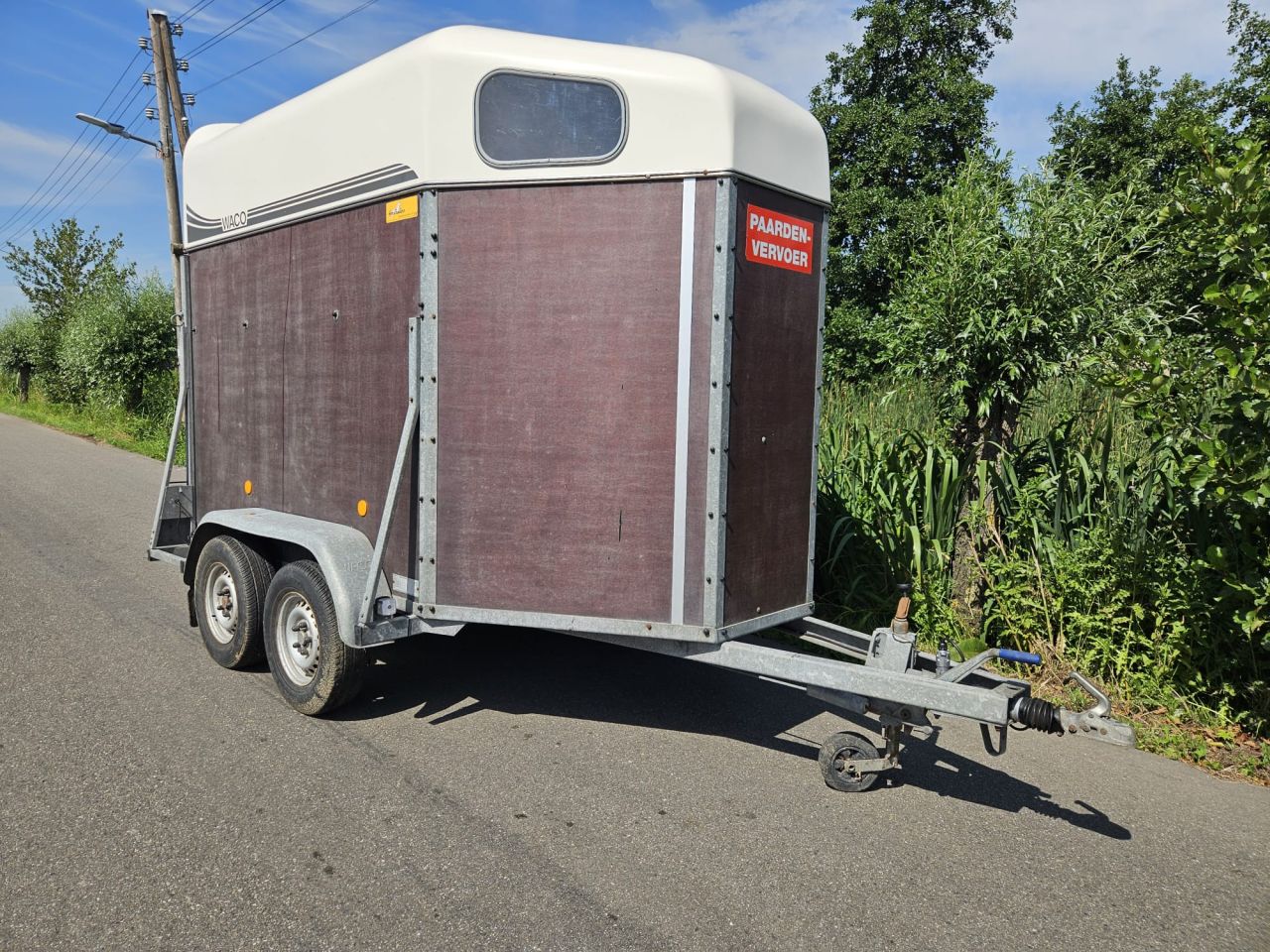 Gebruikte paardentrailer / veewagen