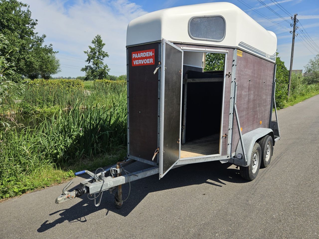 Gebruikte paardentrailer / veewagen