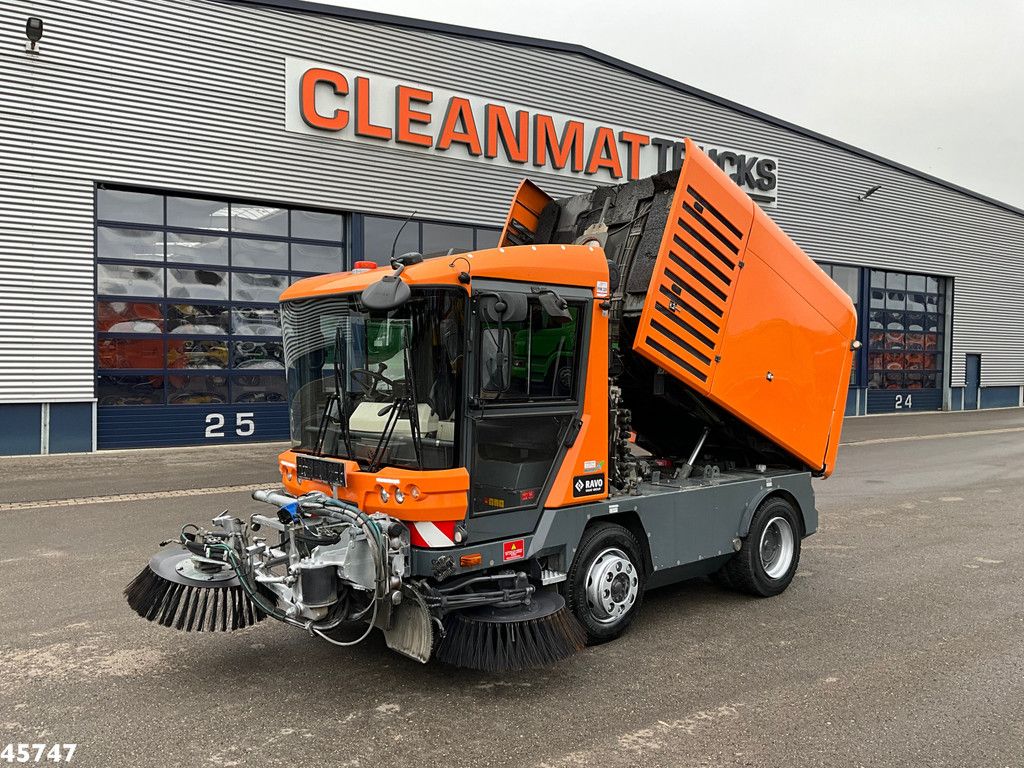 RAVO 580 with 3-rd brush