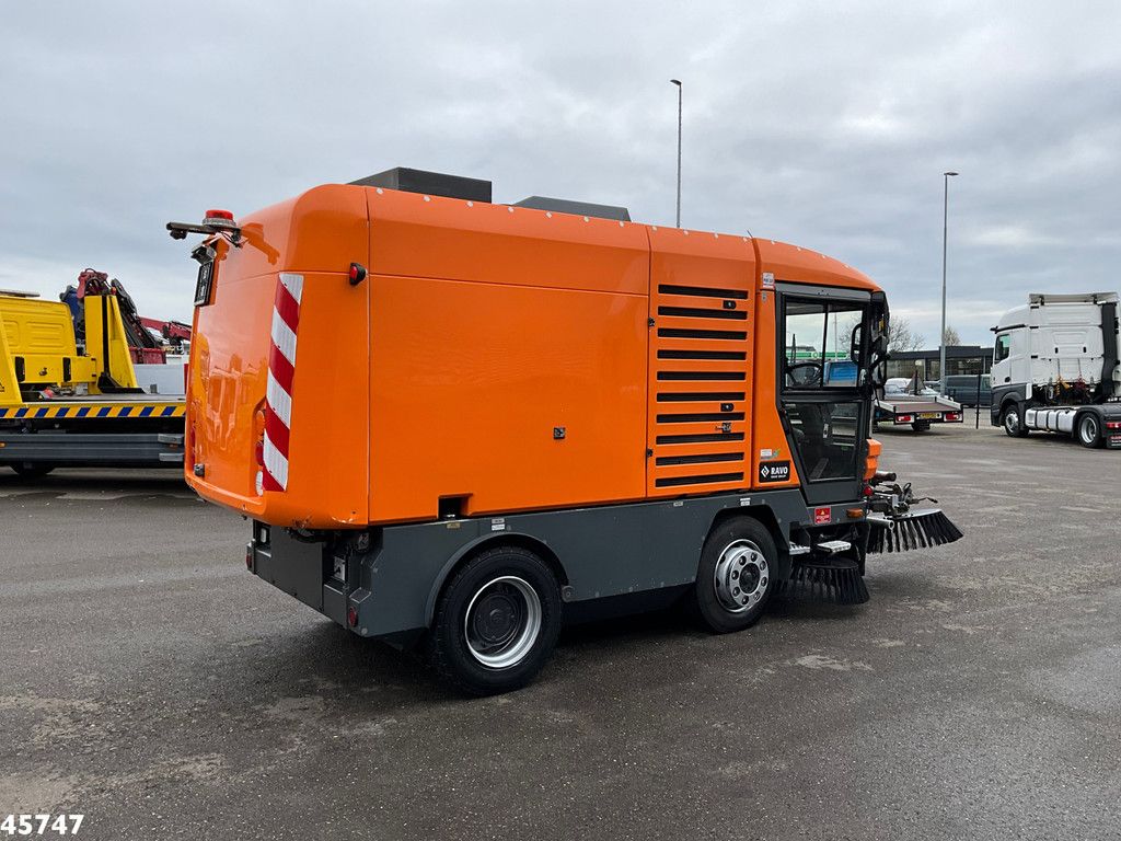 RAVO 580 with 3-rd brush