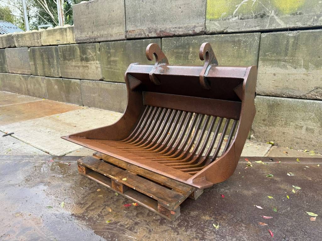 CW30 skeleton bucket/ puinriek/ Sieblöffel 135cm wide