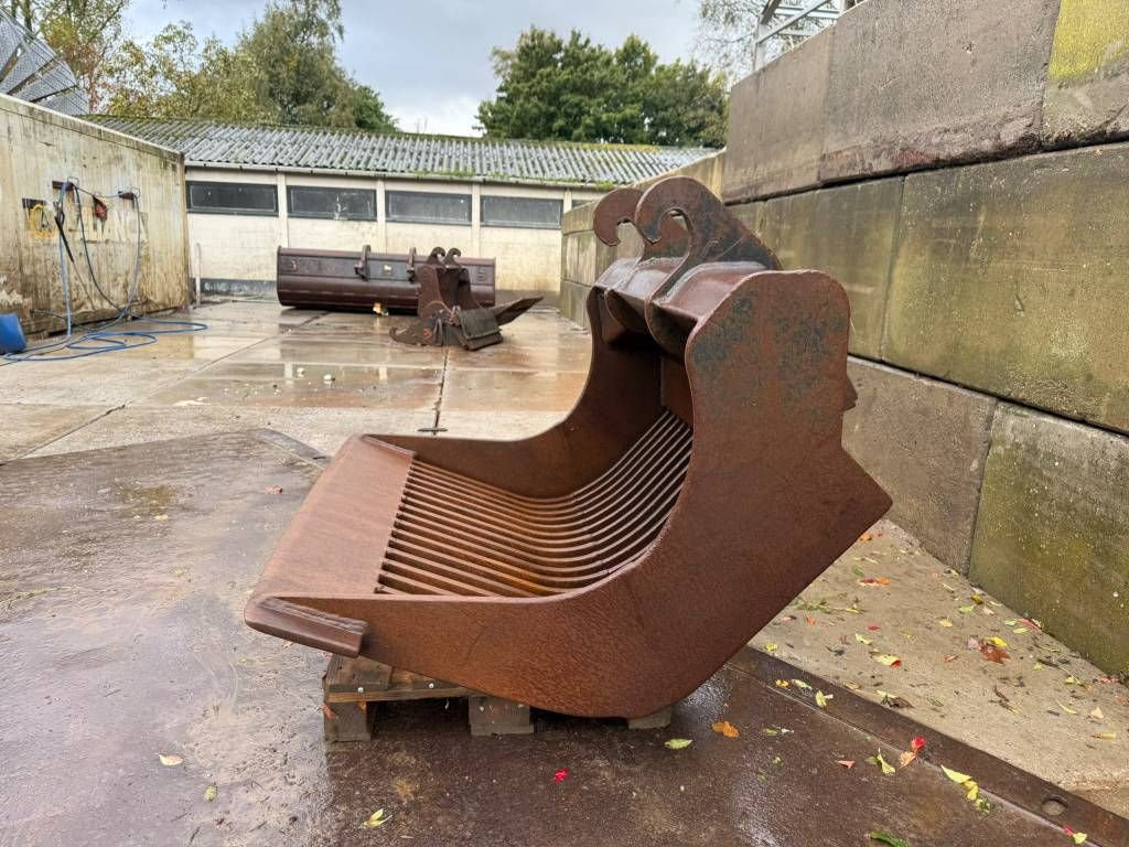 CW30 skeleton bucket/ puinriek/ Sieblöffel 135cm wide