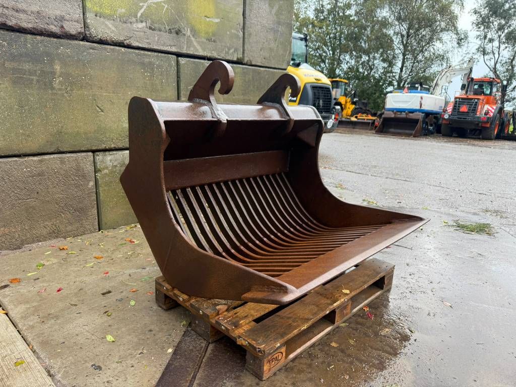 CW30 skeleton bucket/ puinriek/ Sieblöffel 135cm wide