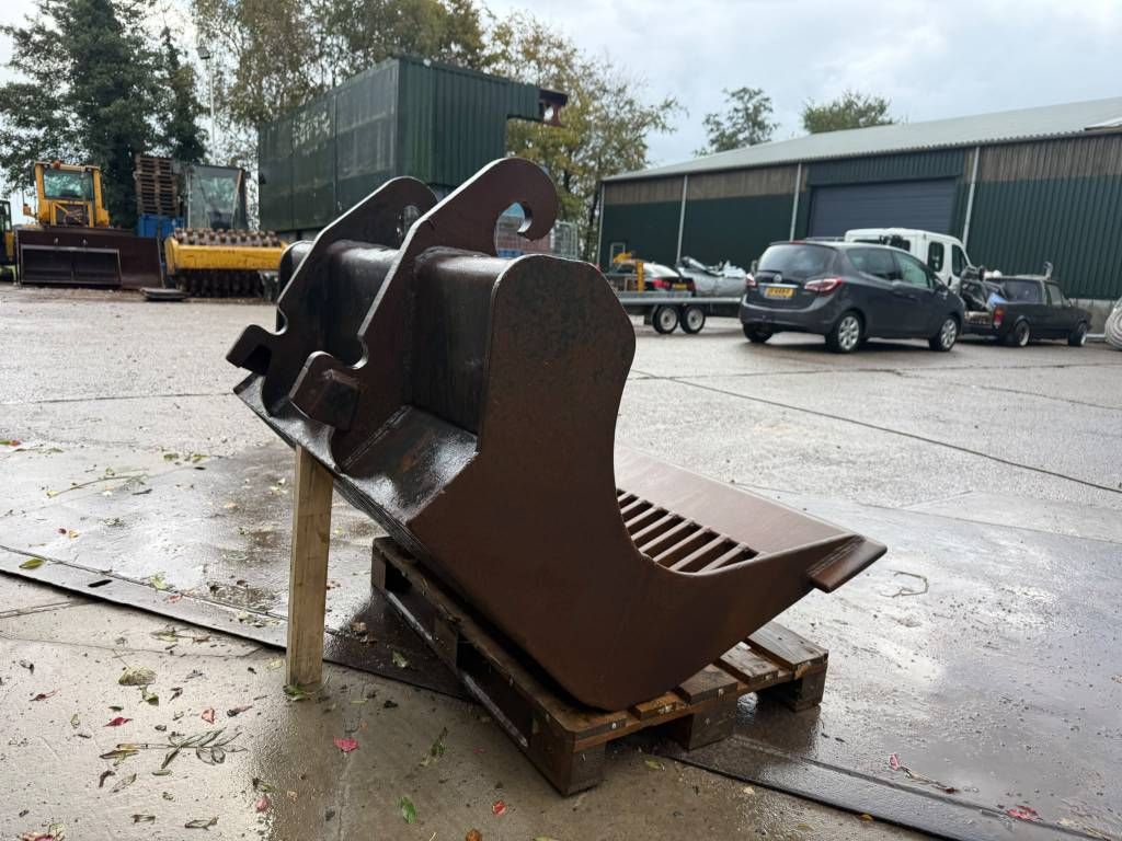 CW30 skeleton bucket/ puinriek/ Sieblöffel 135cm wide
