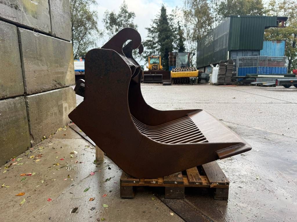 CW30 skeleton bucket/ puinriek/ Sieblöffel 135cm wide
