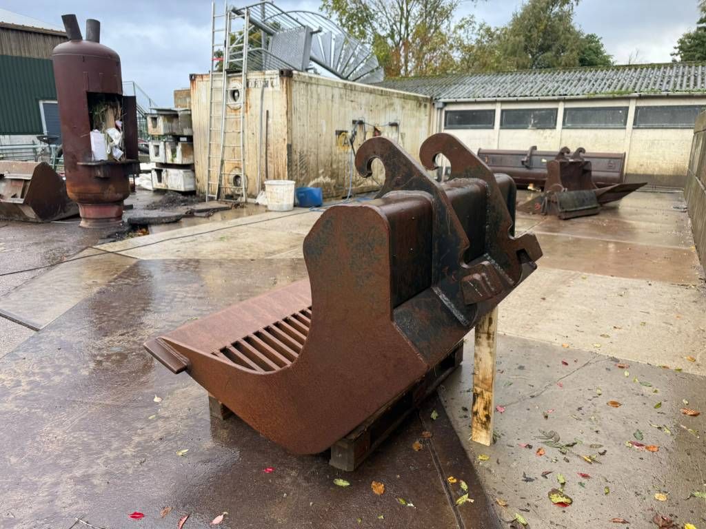 CW30 skeleton bucket/ puinriek/ Sieblöffel 135cm wide