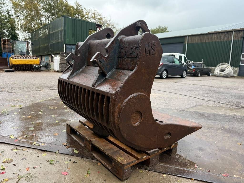 SAES CW30 skeleton bucket/ puinriek/ Sieblöffel 130cm wide