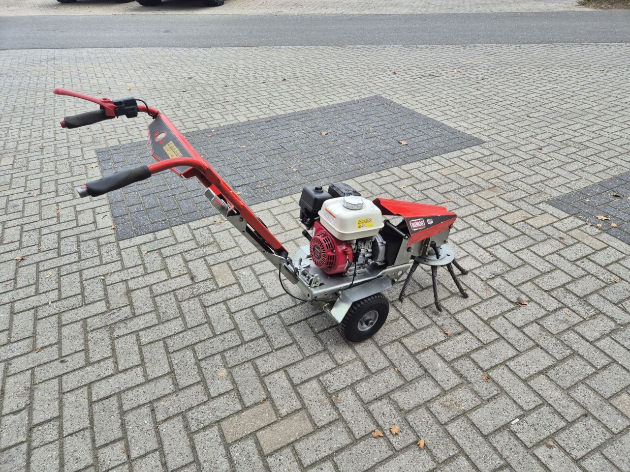 Gebruikte NIMOS MVG-11 onkruidborstel met benzinemotor