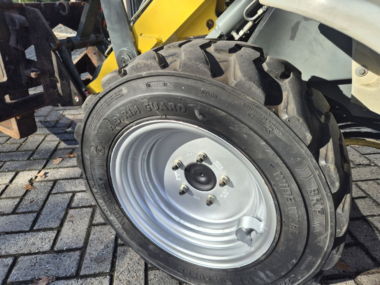 KRAMER 5025 minishovel met 4-wiel besturing