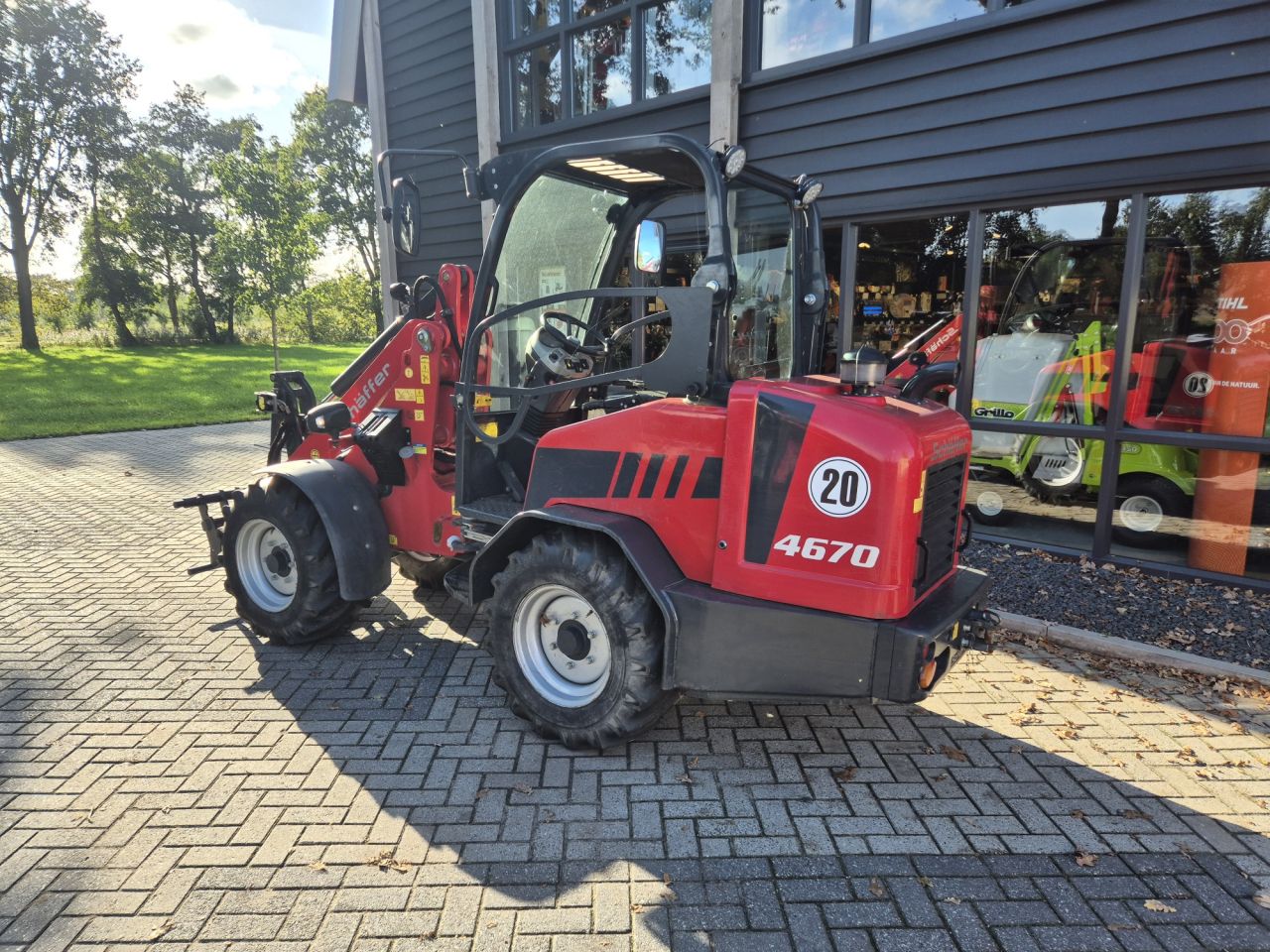 Gebruikte SCHÄFFER 4670 wiellader met gewicht van 3150 kgs