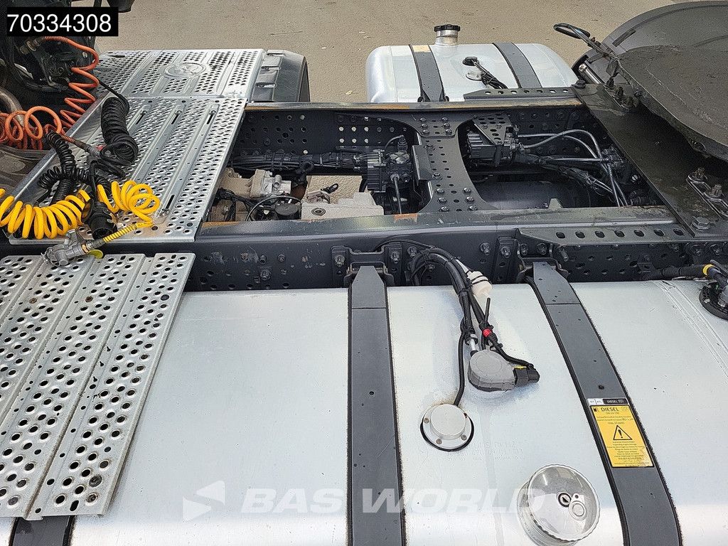Mercedes Actros Actros 1948 4X2 BigSpace Mega Retarder 2x Tanks Standklima Navi ACC