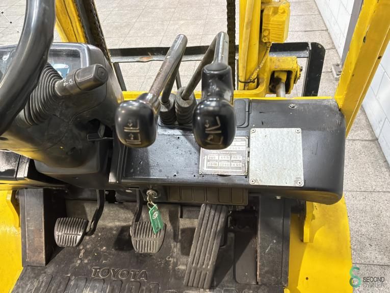 Forklifts Diesel Toyota 7FD25