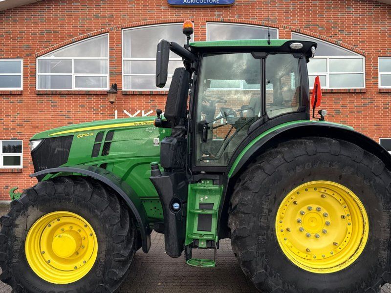 John Deere 6250R