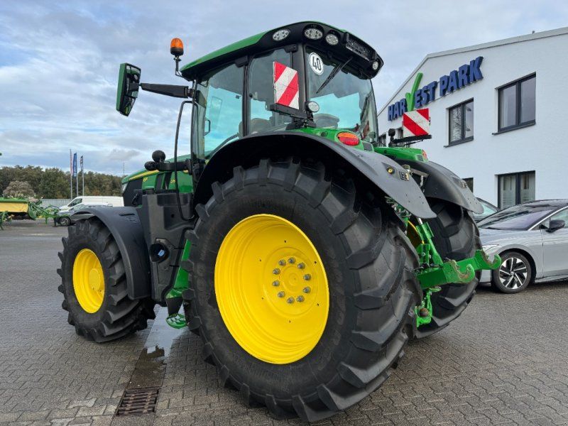 John Deere 6R 215