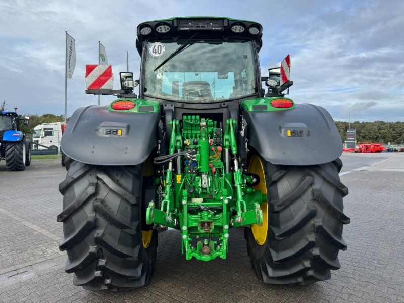 John Deere 6R 215