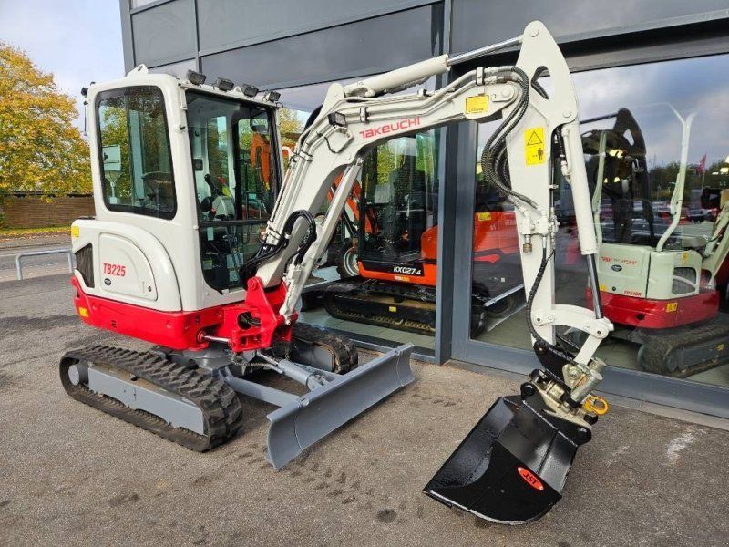 Takeuchi TB 225
