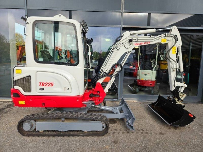 Takeuchi TB 225