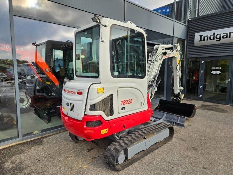 Takeuchi TB 225