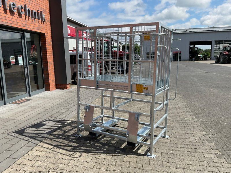 Fliegl Arbeitsbühne Hoch mit seitlichem Einstieg