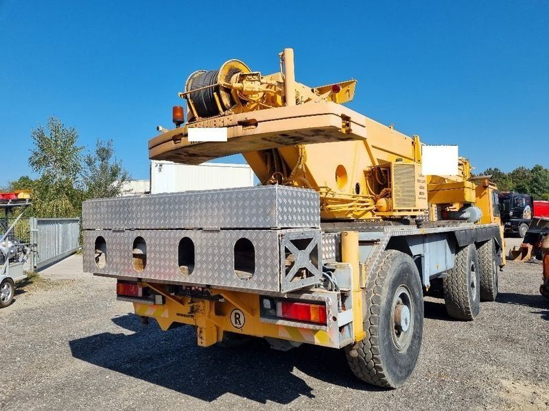 LIEBHERR LTM 1045