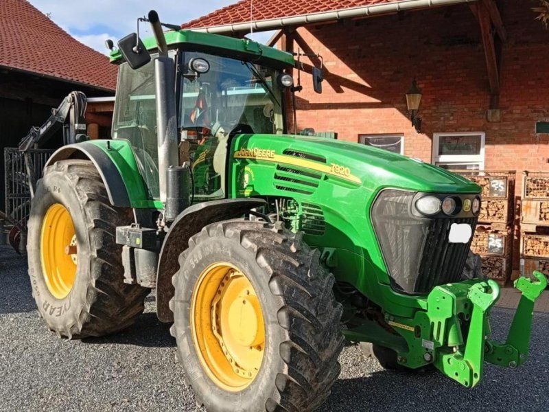 John Deere 7920