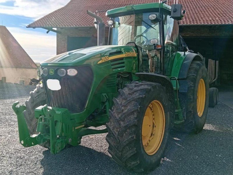 John Deere 7920