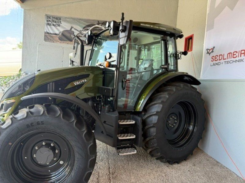 Valtra A105