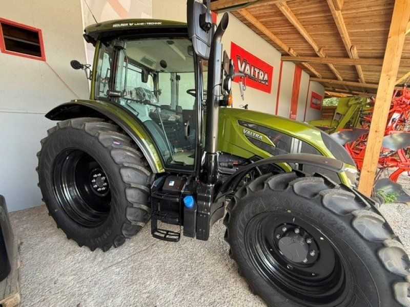 Valtra A105