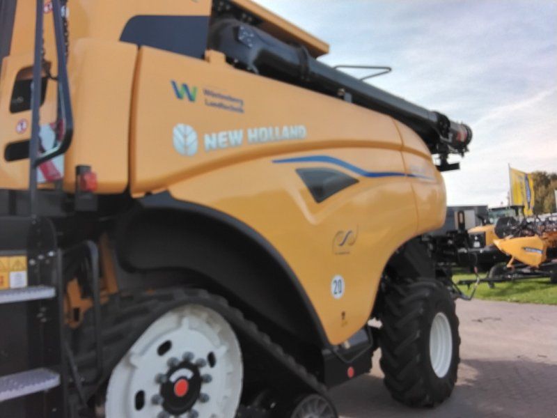 New Holland CR8.90