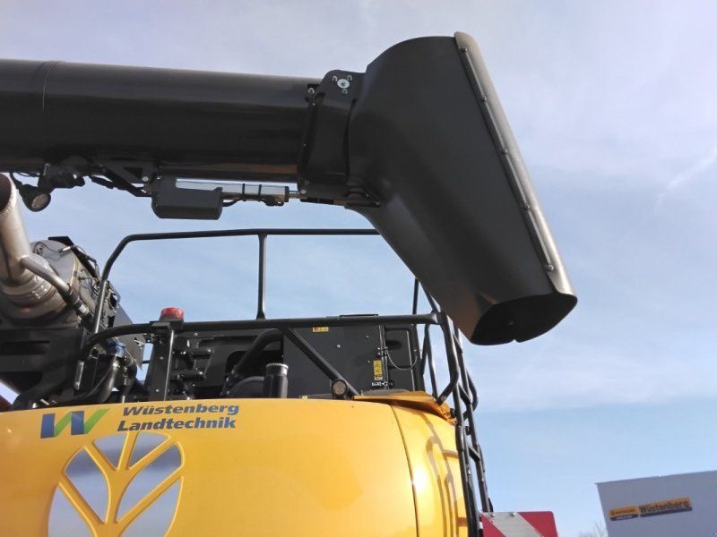 New Holland CR8.90