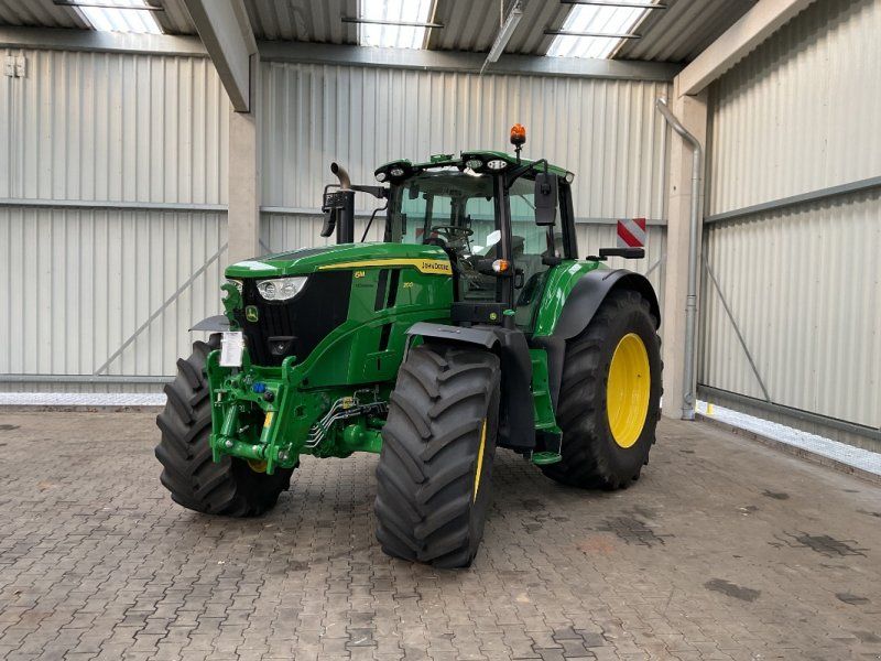 John Deere 6M 200