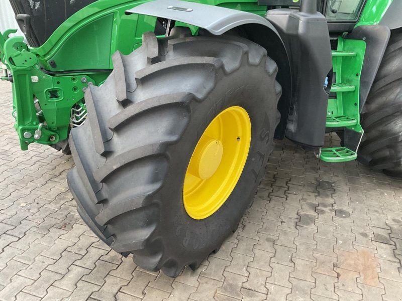 John Deere 6M 200