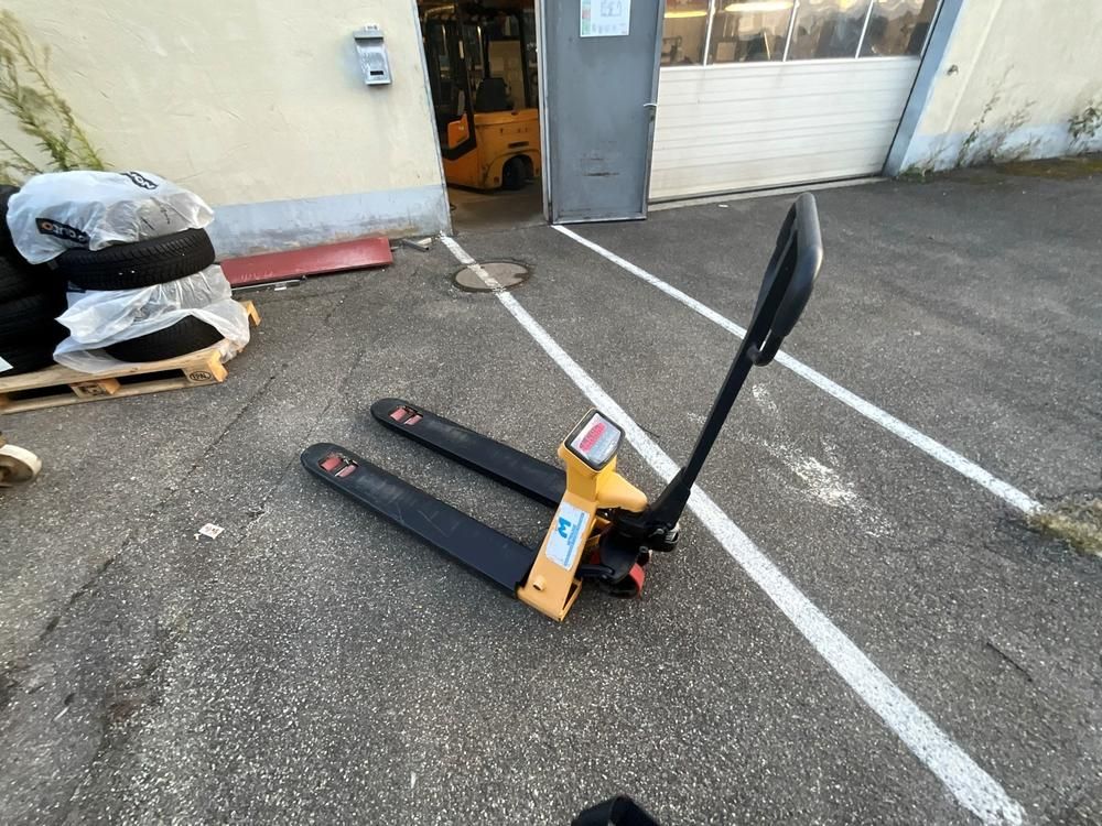 2015 METRO Manual Pallet Jack