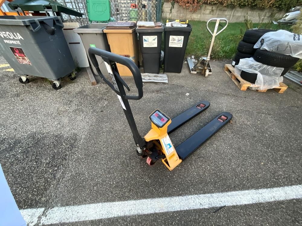 2015 METRO Manual Pallet Jack