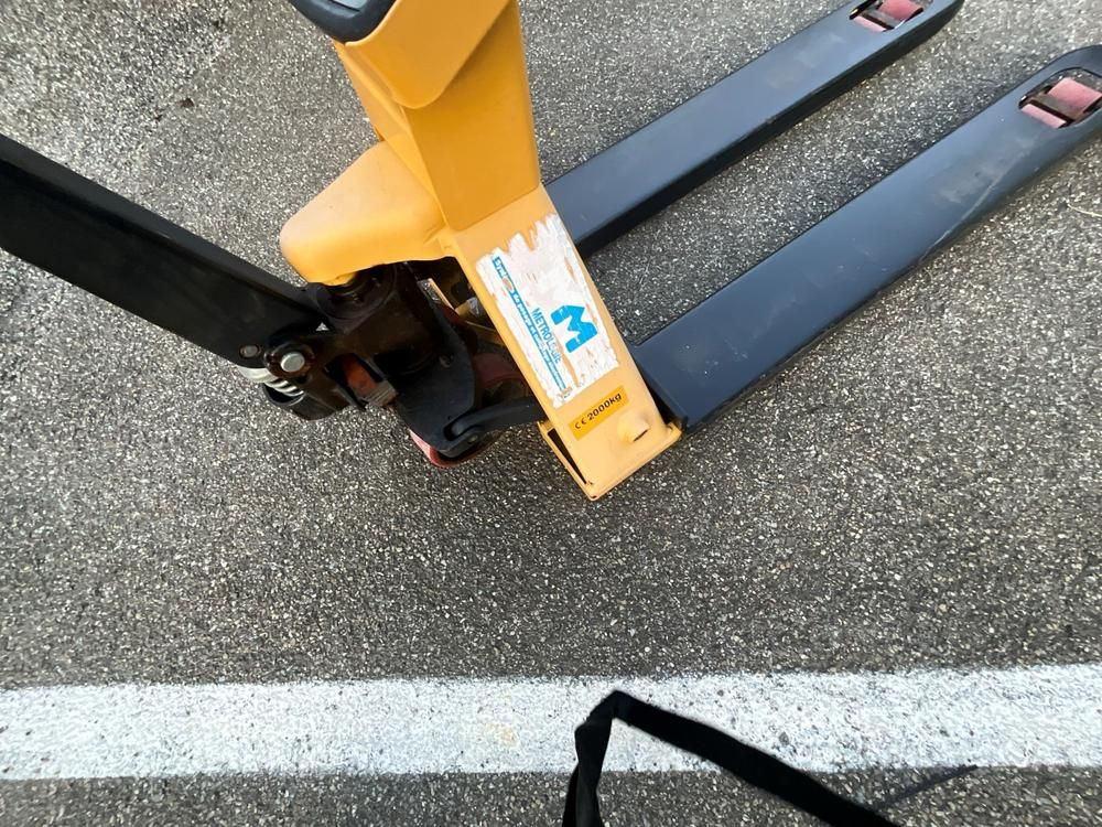 2015 METRO Manual Pallet Jack