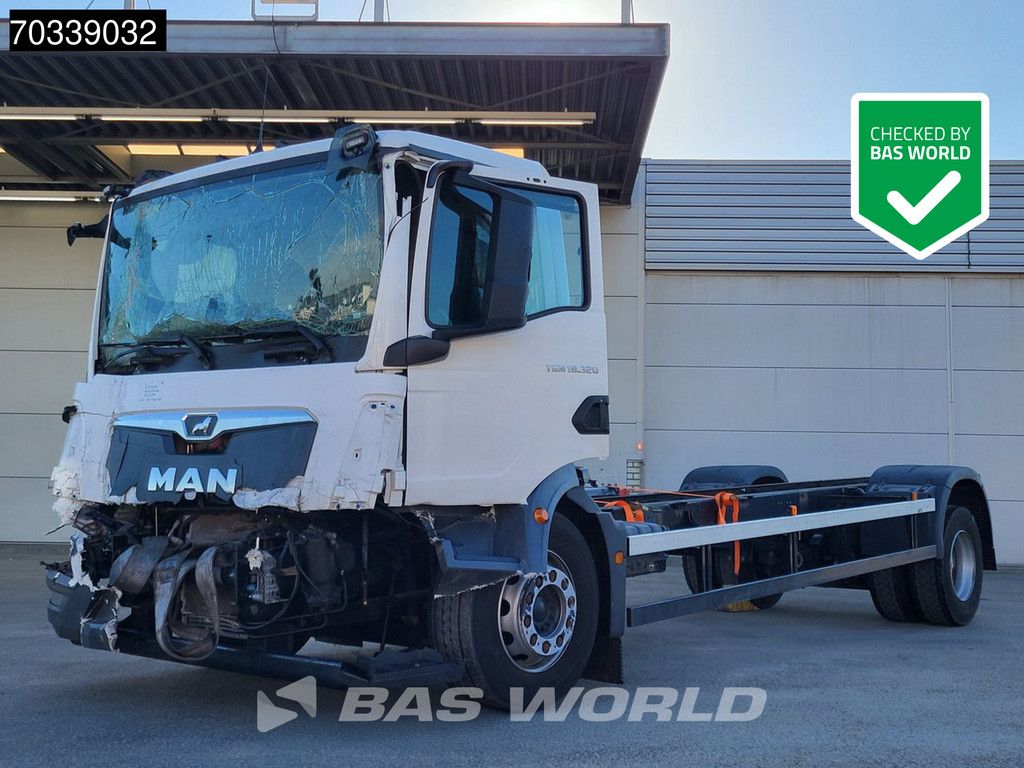 MAN TGM 18.320 4X2 18tonner Damaged truck chassis Automatic Euro 6