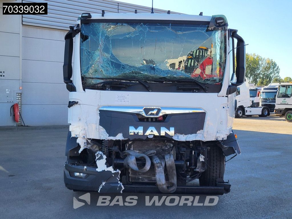 MAN TGM 18.320 4X2 18tonner Damaged truck chassis Automatic Euro 6
