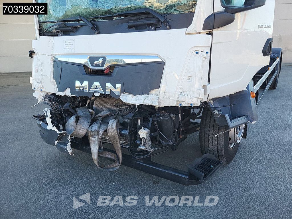 MAN TGM 18.320 4X2 18tonner Damaged truck chassis Automatic Euro 6
