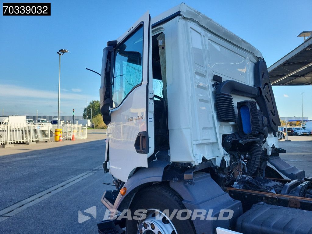 MAN TGM 18.320 4X2 18tonner Damaged truck chassis Automatic Euro 6