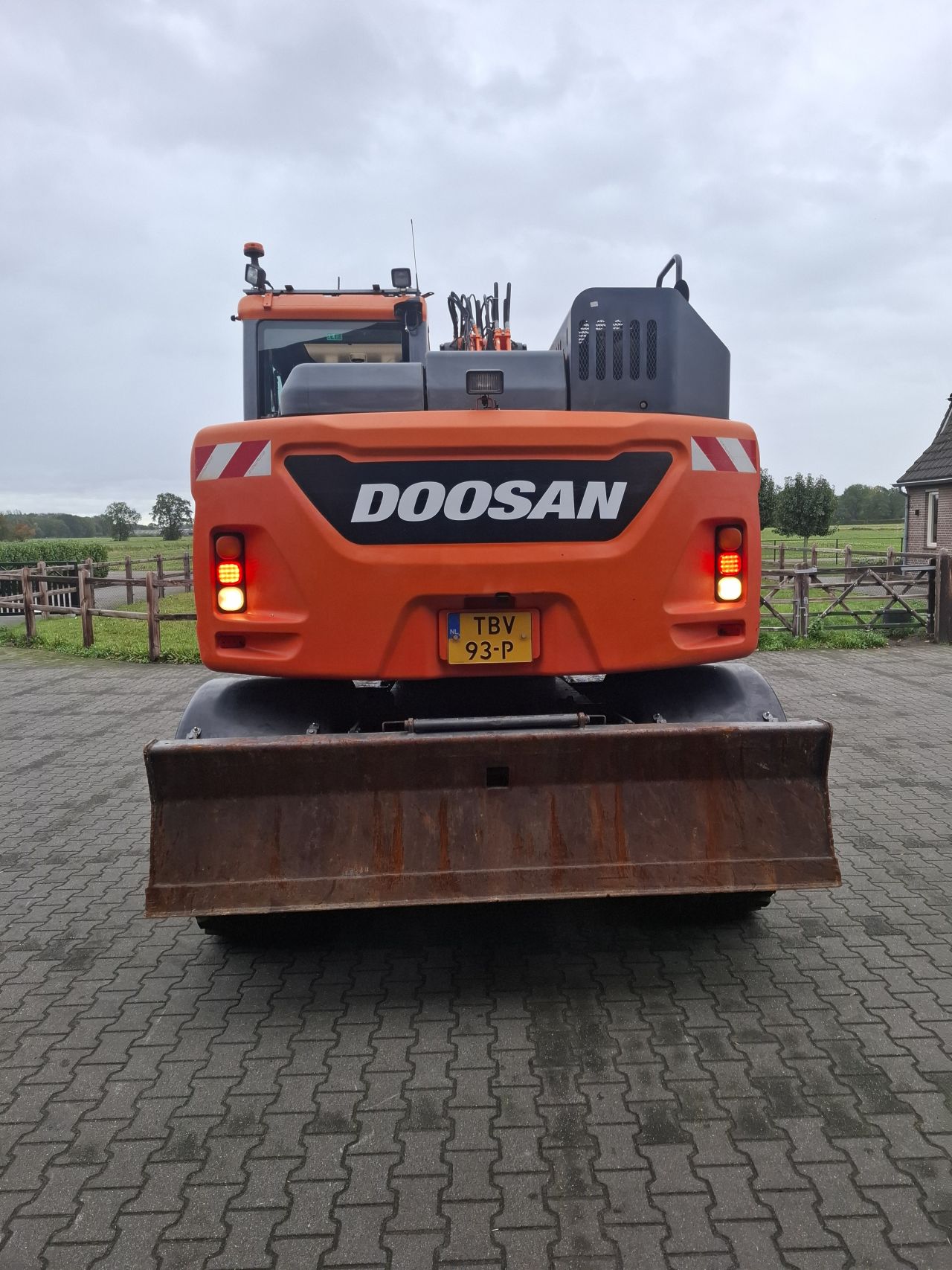 Doosan dx 165w5