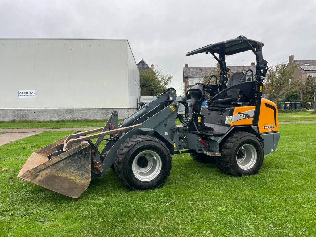 Giant G2500HD Xtra kniklader shovel