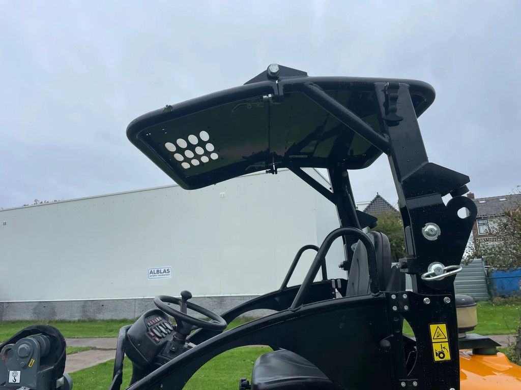 Giant G2500HD Xtra kniklader shovel