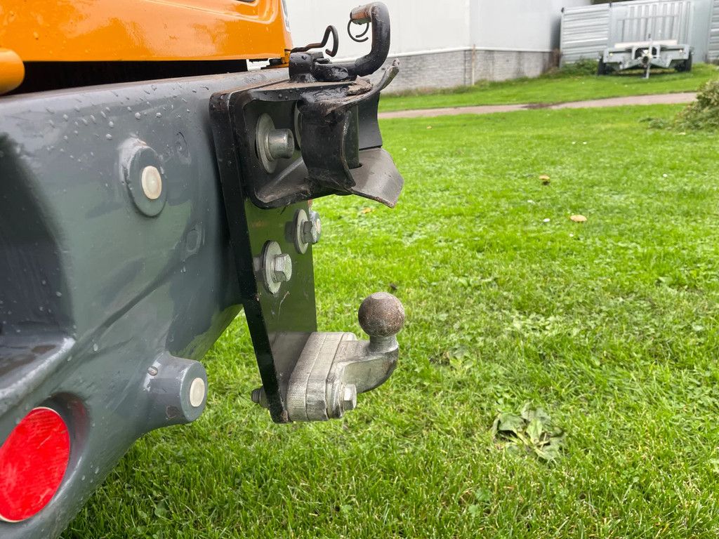 Giant G2500HD Xtra kniklader shovel