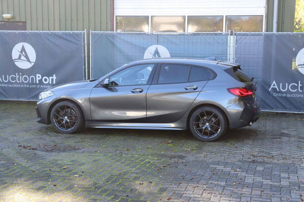 Passenger car BMW 118D Diesel 150hp 2019 (Margin)