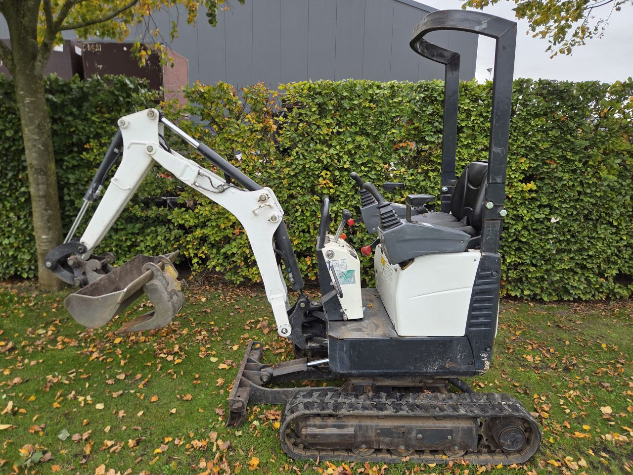 Bobcat E10 minigraver