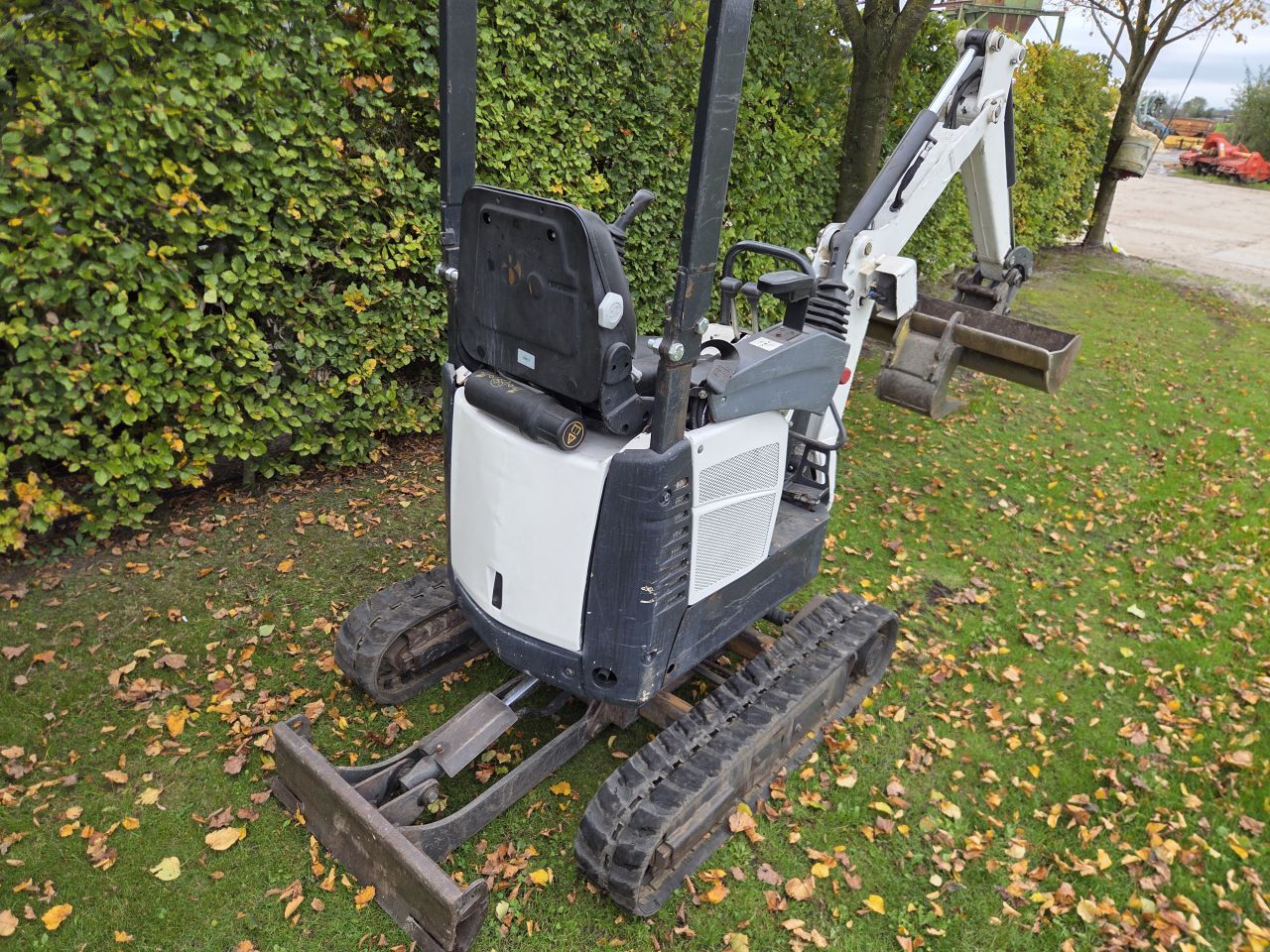Bobcat E10 minigraver