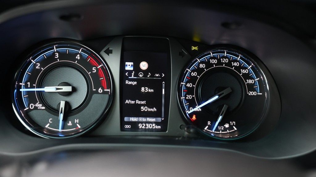 Toyota Hilux 2.8 D-4D DUBBEL CABIN INVINCIBLE A/T 4WD 5 ZITS VAN